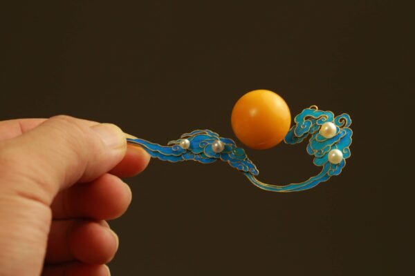 Auspicious clouds brooch